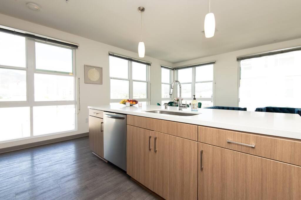 Centrally Located Apartments With Free Parking Γκλέντεϊλ Εξωτερικό φωτογραφία