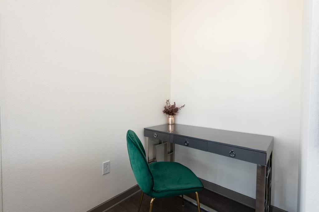 Centrally Located Apartments With Free Parking Γκλέντεϊλ Εξωτερικό φωτογραφία