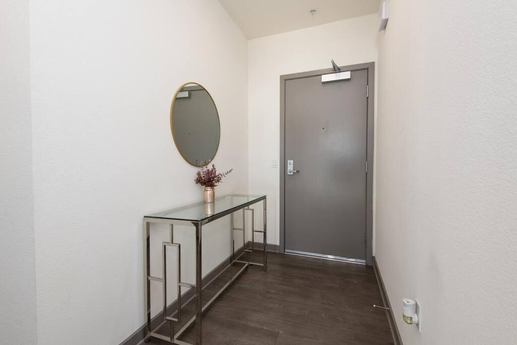 Centrally Located Apartments With Free Parking Γκλέντεϊλ Εξωτερικό φωτογραφία