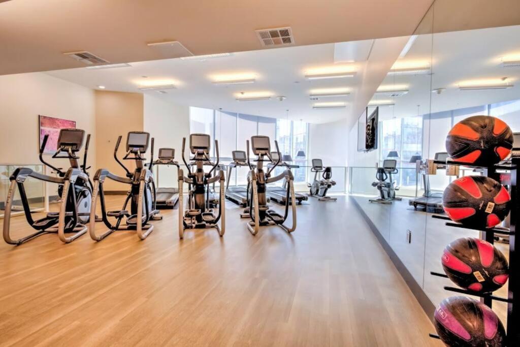 Centrally Located Apartments With Free Parking Γκλέντεϊλ Εξωτερικό φωτογραφία